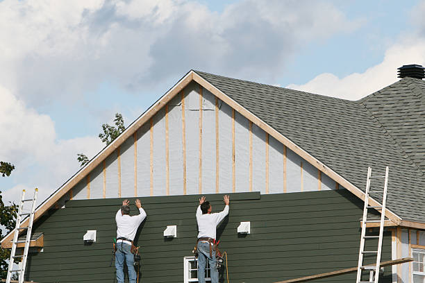 Professional Vinyl Siding technician working in Mount Laurel, NJ
